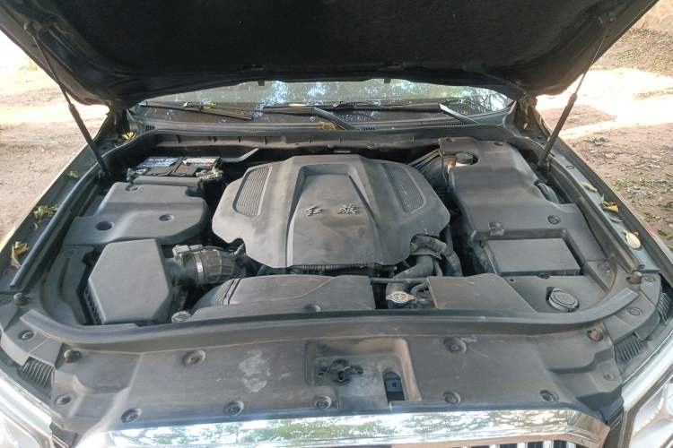 Used Hongqi H7 2017 2.0T Luxury Model Engine Bay