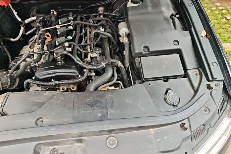 Used Hongqi H7 2017 1.8T Luxury Model Engine Bay Left