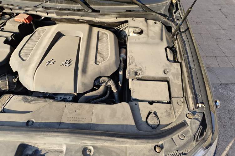 Used Hongqi H7 2017 2.0T Luxury Model Engine Bay Left