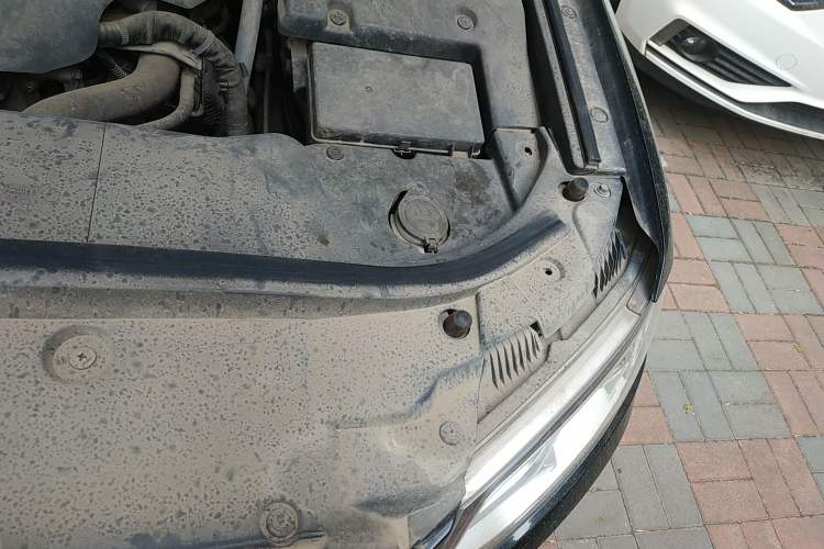 Used Hongqi H7 2017 1.8T Luxury Model Engine Bay Left