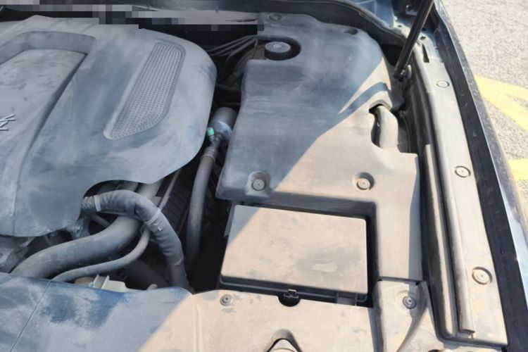 Used Hongqi H7 2017 2.0T Luxury Model Engine Bay Left