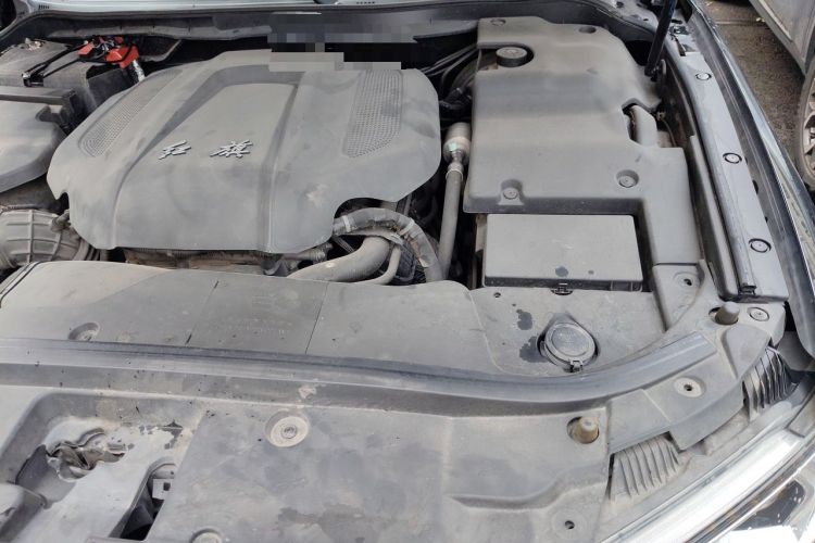 Used Hongqi H7 2017 2.0T Luxury Model Engine Bay Left