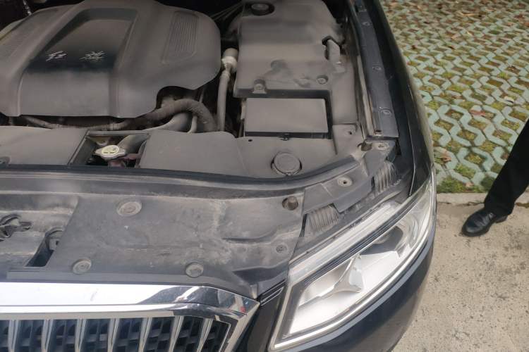 Used Hongqi H7 2017 2.0T Luxury Model Engine Bay Left