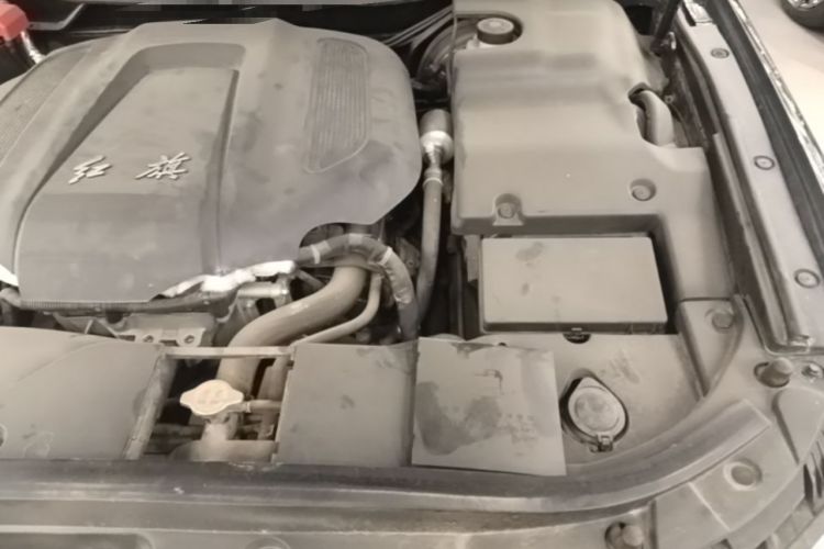 Used Hongqi H7 2017 2.0T Luxury Model Engine Bay Left