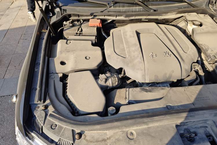 Used Hongqi H7 2017 2.0T Luxury Model Engine Bay Right