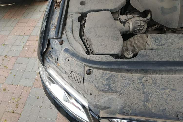 Used Hongqi H7 2017 1.8T Luxury Model Engine Bay Right