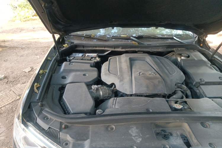 Used Hongqi H7 2017 2.0T Luxury Model Engine Bay Right