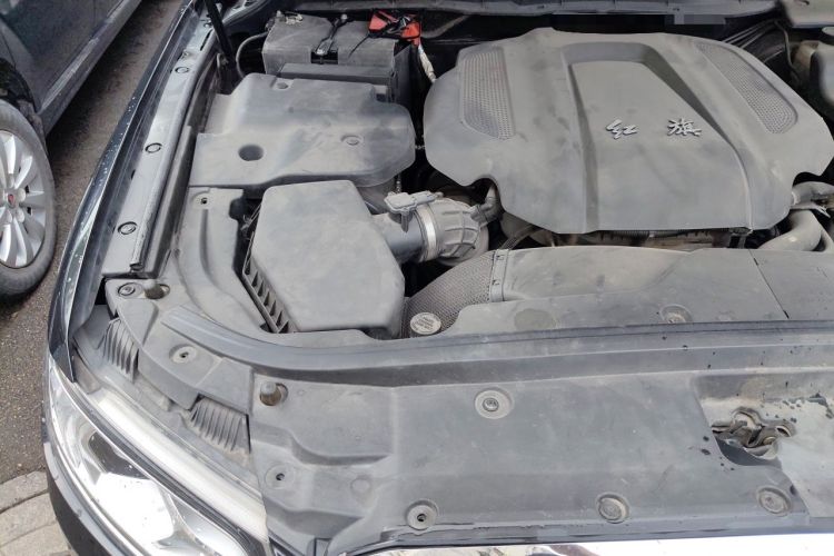 Used Hongqi H7 2017 2.0T Luxury Model Engine Bay Right