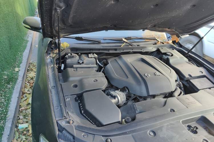 Used Hongqi H7 2017 2.0T Luxury Model Engine Bay Right