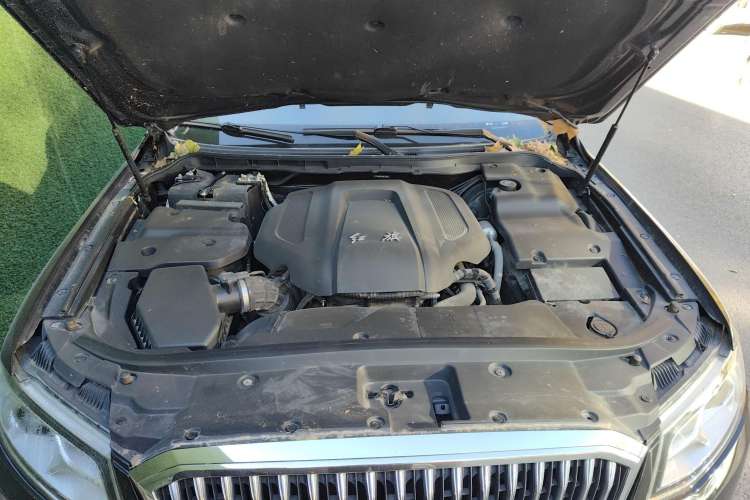 Used Hongqi H7 2017 2.0T Luxury Model Engine Bay