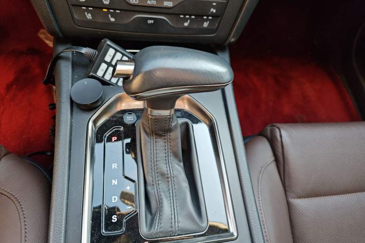 Used Hongqi H7 2017 2.0T Luxury Model Gear Lever