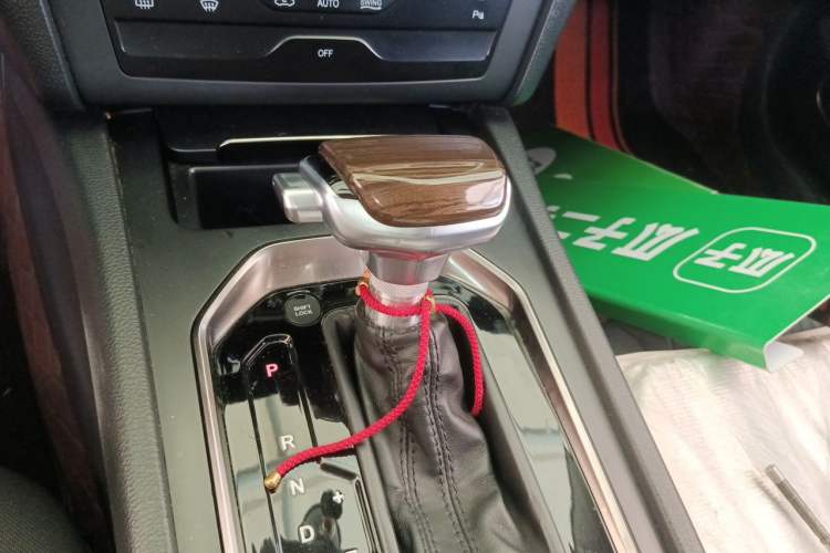 Used Hongqi H7 2017 1.8T Tech Model Gear Lever