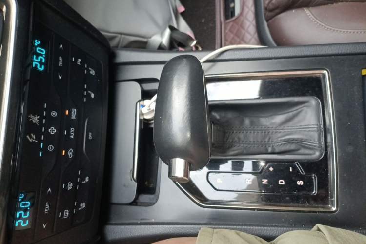 Used Hongqi H7 2017 2.0T Luxury Model Gear Lever