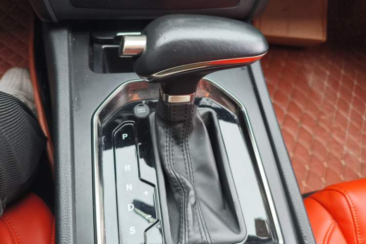 Used Hongqi H7 2017 1.8T Tech Model Gear Lever
