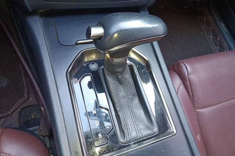 Used Hongqi H7 2017 1.8T Tech Model Gear Lever