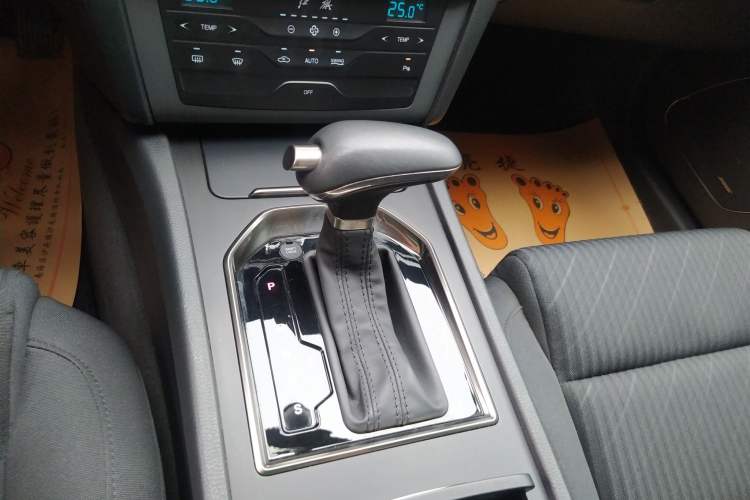 Used Hongqi H7 2017 1.8T Tech Model Gear Lever