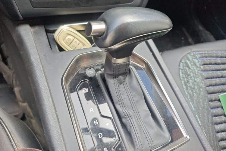 Used Hongqi H7 2017 1.8T Tech Model Gear Lever