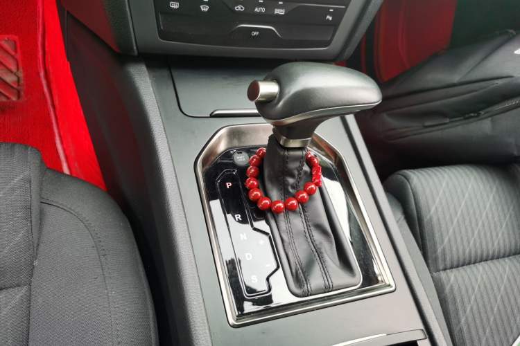 Used Hongqi H7 2017 1.8T Tech Model Gear Lever