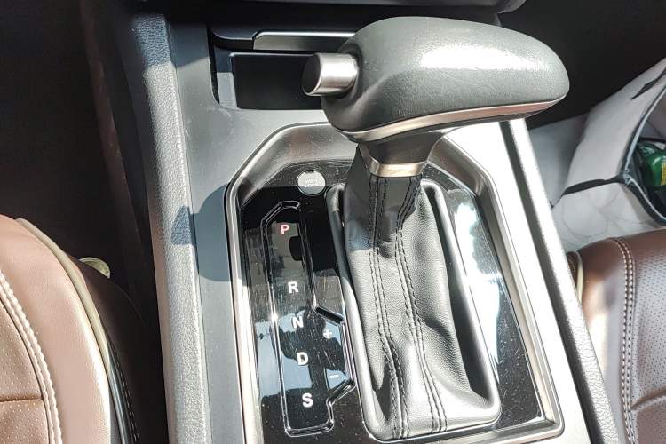 Used Hongqi H7 2017 1.8T Tech Model Gear Lever