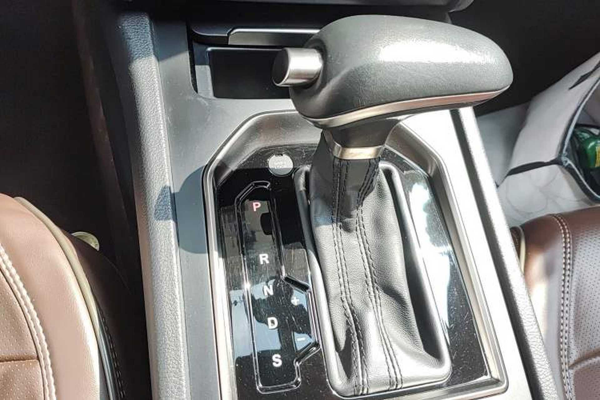 Used Hongqi H7 2017 1.8T Tech Model Gear Lever