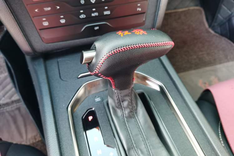 Used Hongqi H7 2017 1.8T Tech Model Gear Lever