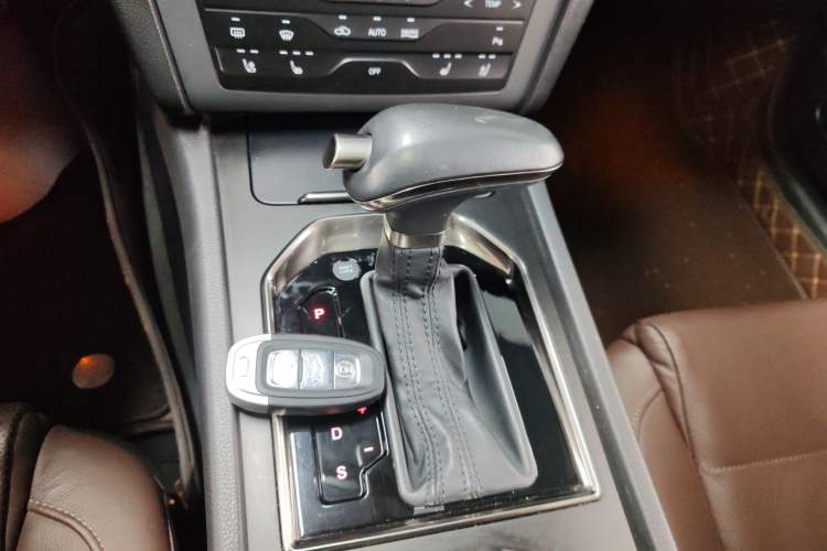 Used Hongqi H7 2017 1.8T Luxury Model Gear Lever