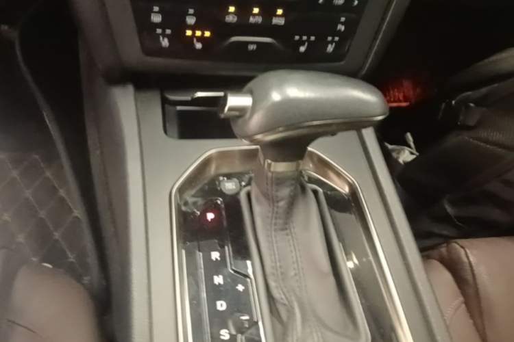 Used Hongqi H7 2017 2.0T Luxury Model Gear Lever