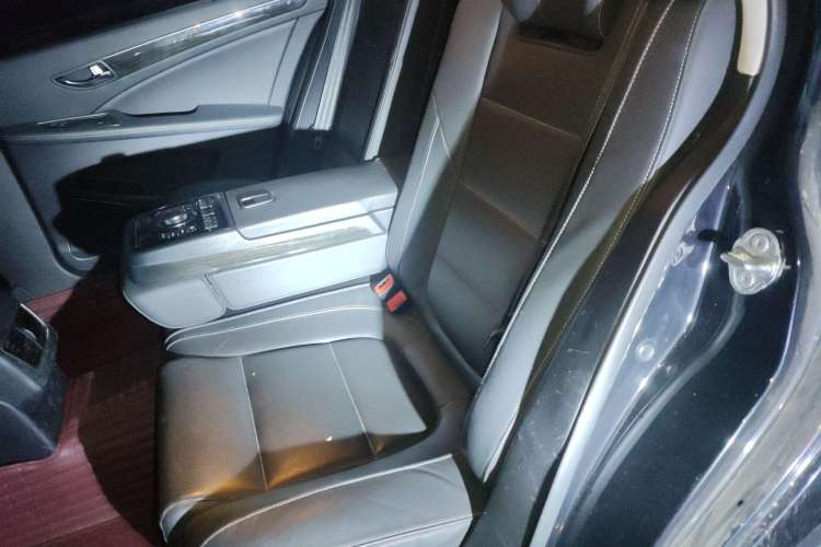 Used Hongqi H7 2017 2.0T Luxury Model Interior 4