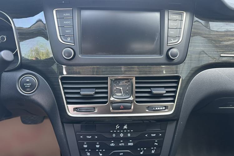 Used Hongqi H7 2017 2.0T Luxury Model Interior 4
