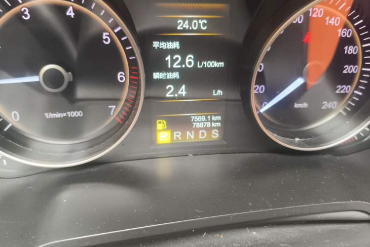 Used Hongqi H7 2017 1.8T Tech Model Odometer Close Up