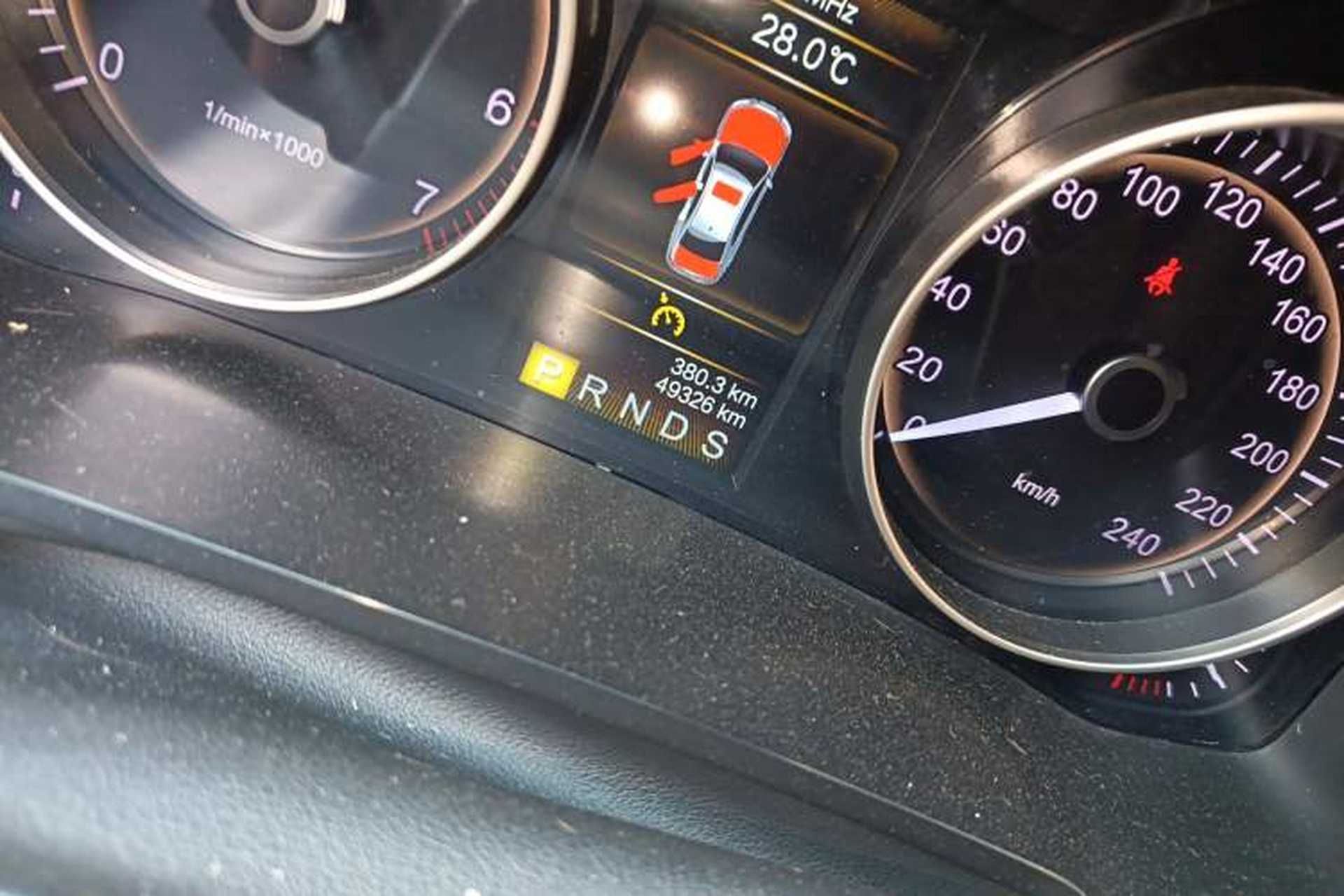 Used Hongqi H7 2017 2.0T Luxury Model Odometer Close Up