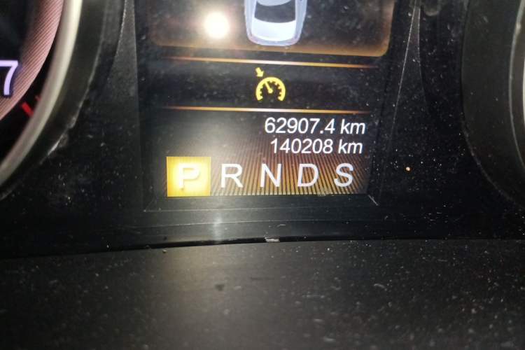 Used Hongqi H7 2017 2.0T Luxury Model Odometer Close Up