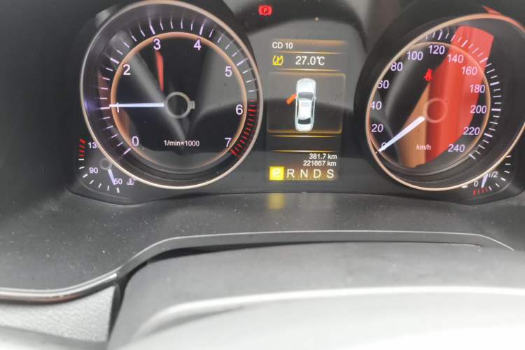 Used Hongqi H7 2017 1.8T Tech Model Odometer Close Up