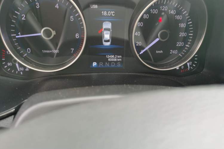 Used Hongqi H7 2017 1.8T Tech Model Odometer Close Up