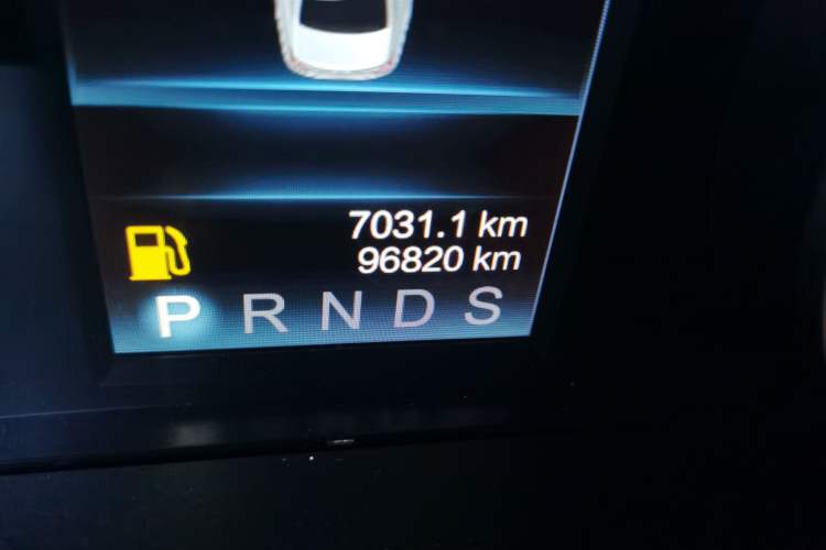 Used Hongqi H7 2017 1.8T Tech Model Odometer Close Up