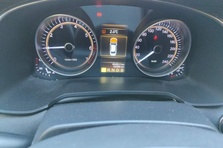 Used Hongqi H7 2017 2.0T Luxury Model Odometer Close Up
