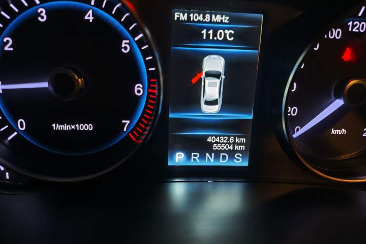 Used Hongqi H7 2017 1.8T Tech Model Odometer Close Up