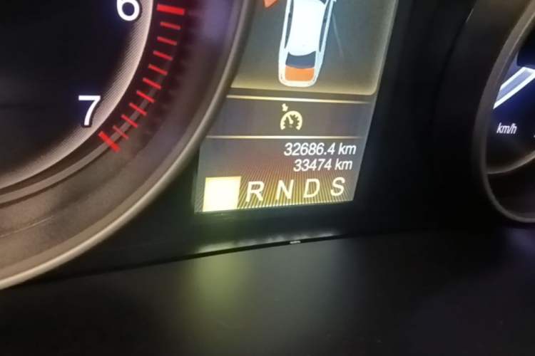 Used Hongqi H7 2017 2.0T Luxury Model Odometer Close Up
