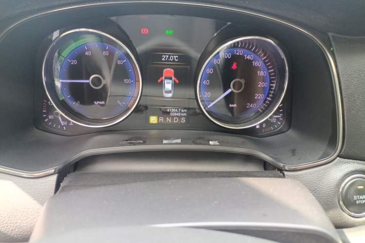 Used Hongqi H7  Odometer Close Up