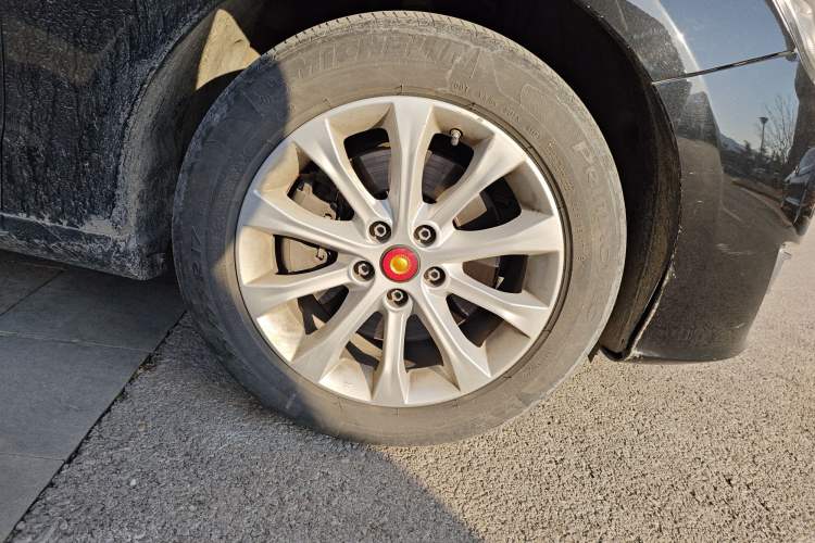 Used Hongqi H7 2017 2.0T Luxury Model Right Front Wheel Hub