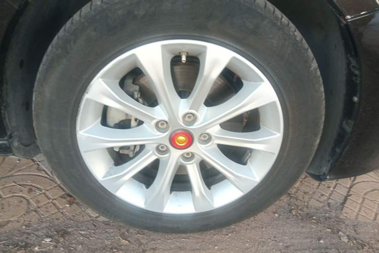 Used Hongqi H7 2017 2.0T Luxury Model Right Front Wheel Hub