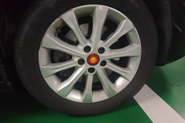 Used Hongqi H7  Right Front Wheel Hub