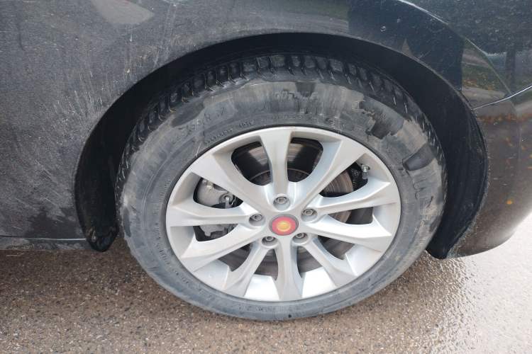 Used Hongqi H7 2017 2.0T Luxury Model Right Front Wheel Hub