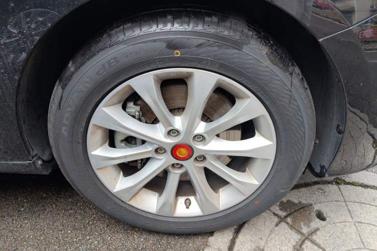Used Hongqi H7 2017 2.0T Luxury Model Right Front Wheel Hub