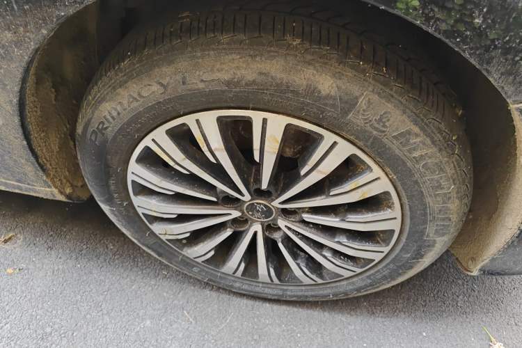 Used Hongqi H7 2017 2.0T Luxury Model Right Front Wheel Hub