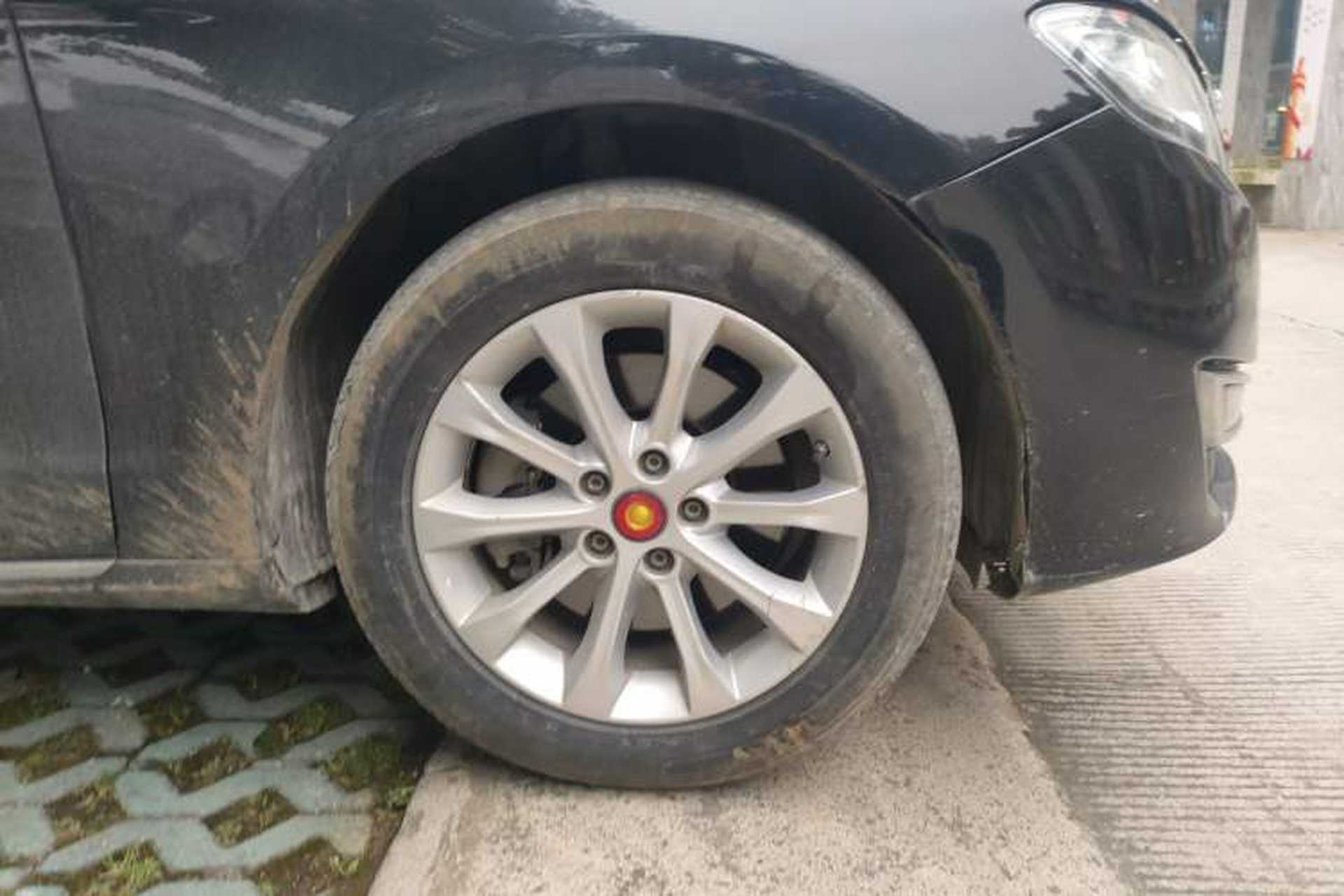Used Hongqi H7 2017 2.0T Luxury Model Right Front Wheel Hub