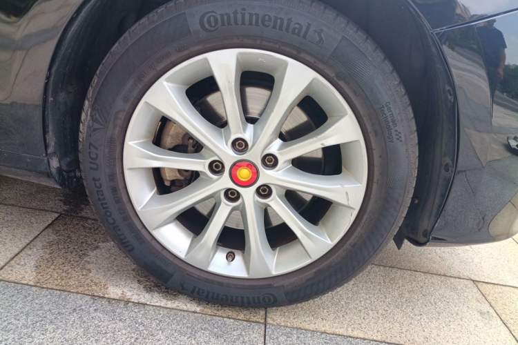 Used Hongqi H7  Right Front Wheel Hub