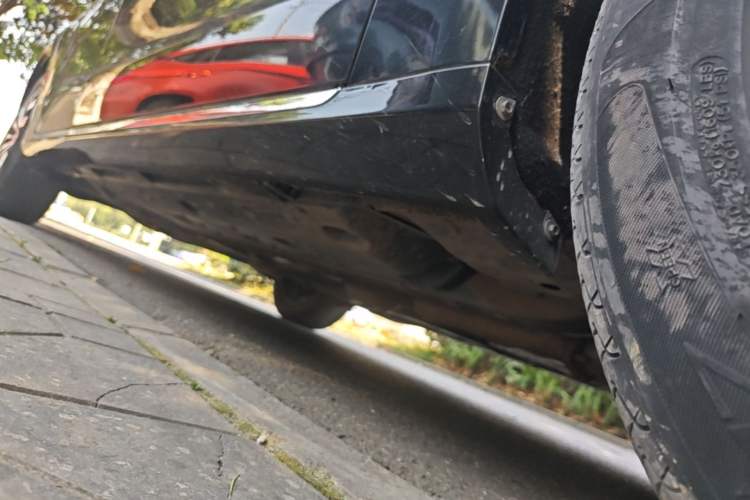 Used Hongqi H7 2017 1.8T Tech Model Right Side Sill