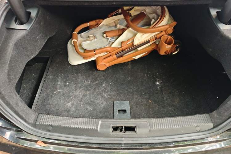 Used Hongqi H7 2017 1.8T Luxury Model Trunk