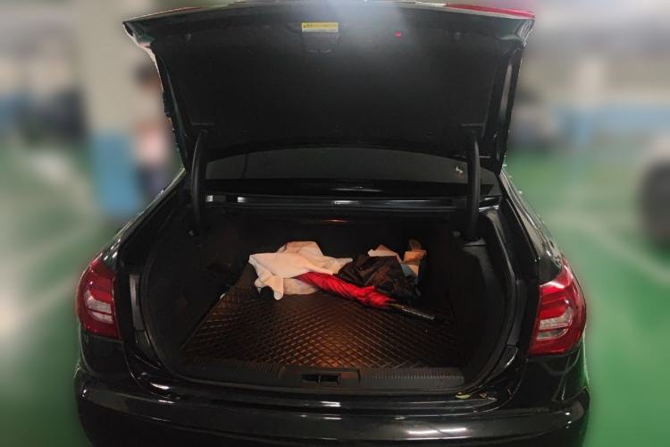 Used Hongqi H7  Trunk